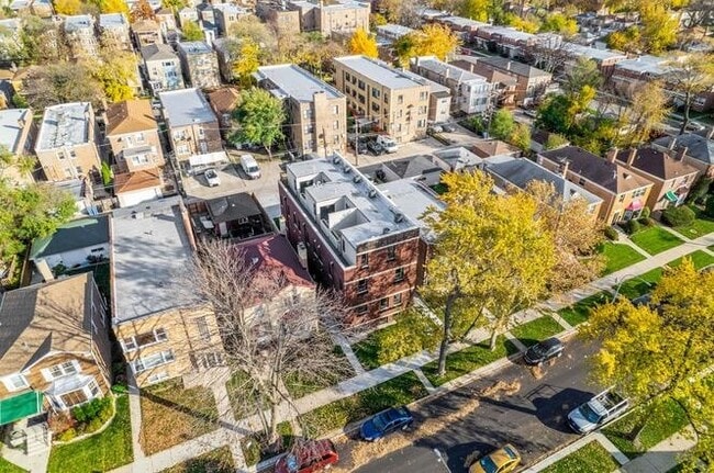 Building Photo - 6223 N Albany Ave
