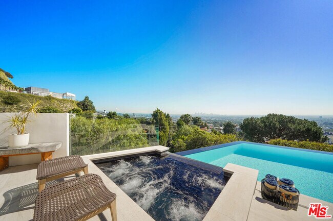 Building Photo - 8242 Hillside Ave