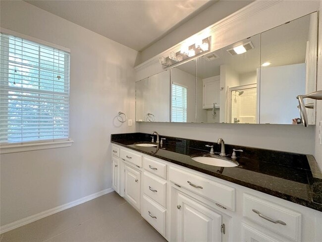 Building Photo - 2812 Eaton Dr