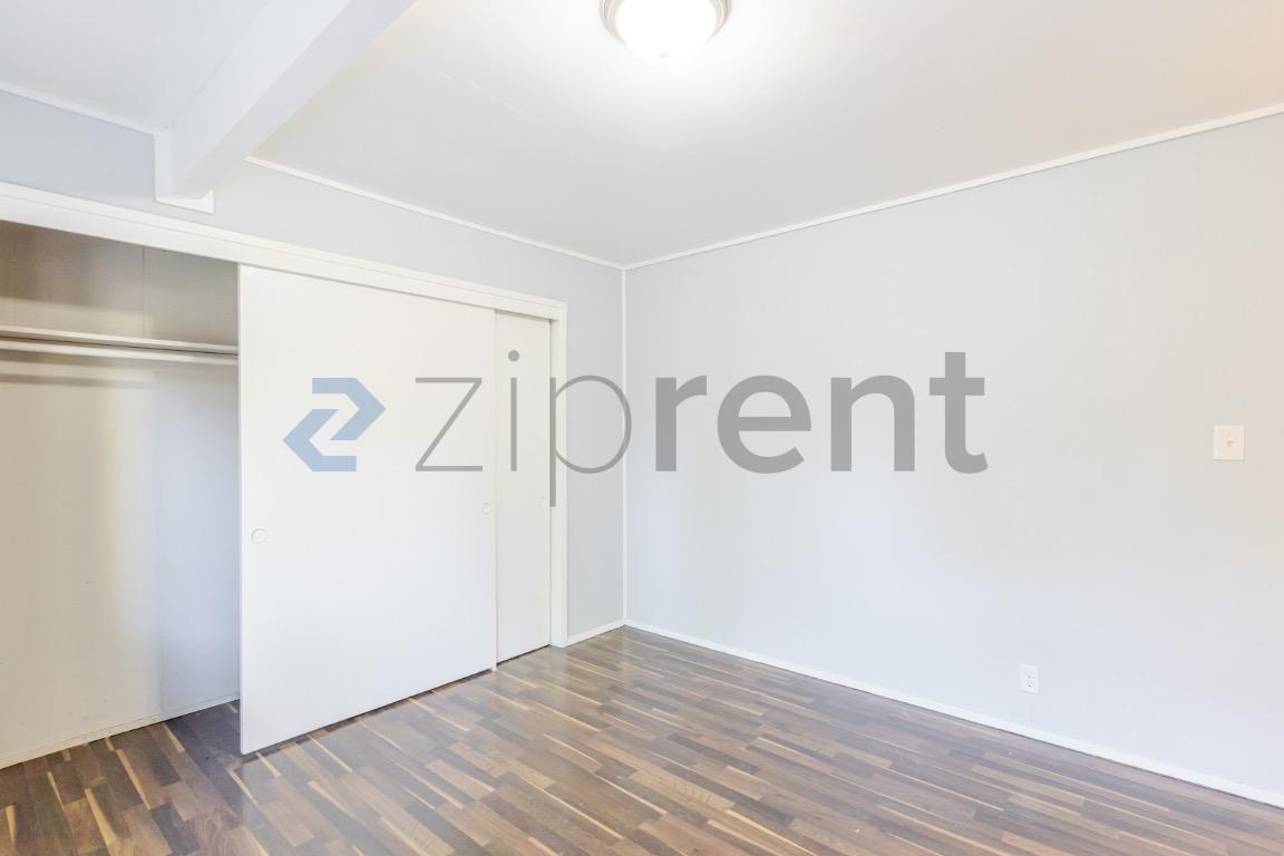 Building Photo - Unit