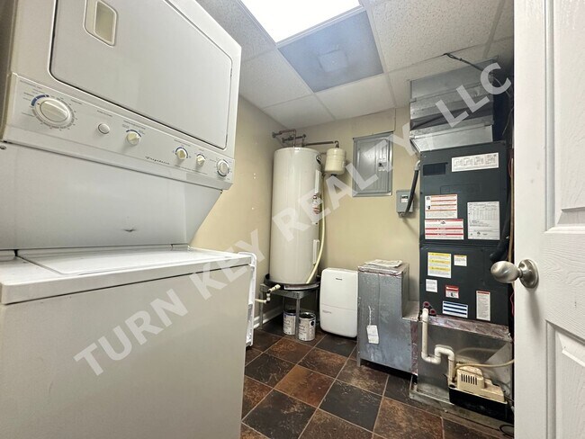 Building Photo - 110 Clay Dr