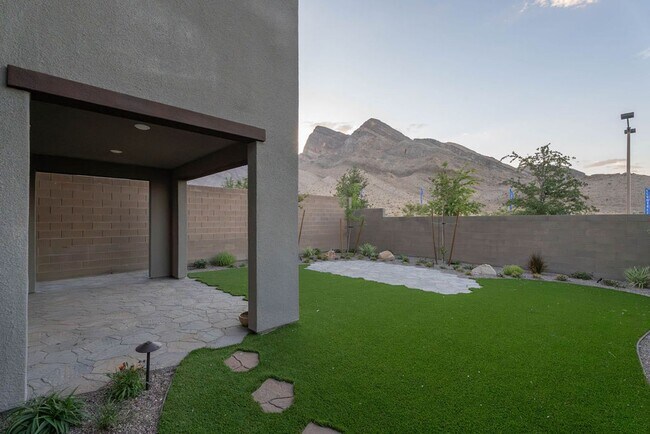 Building Photo - 11620 Desert Hollow Avenue