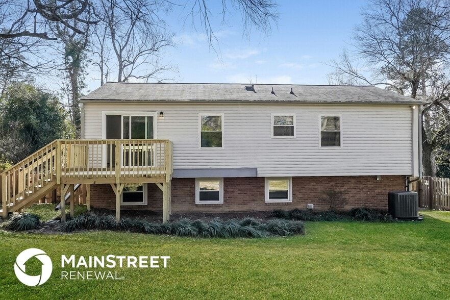 Building Photo - 4010 Sedgewood Ln