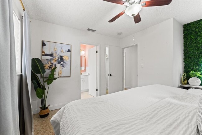 Building Photo - 314 W Alva St