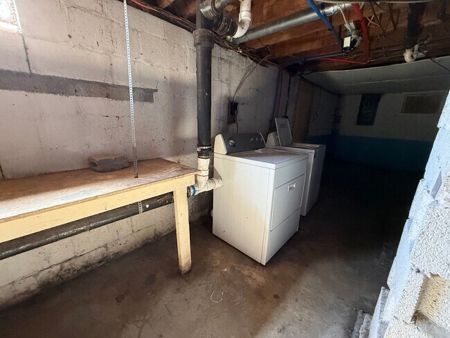 Building Photo - Pet-Friendly 2-Bedroom Home with Fenced Yard and Parking in Nashville, TN