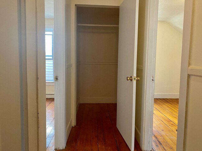 Building Photo - 118 Seabury St