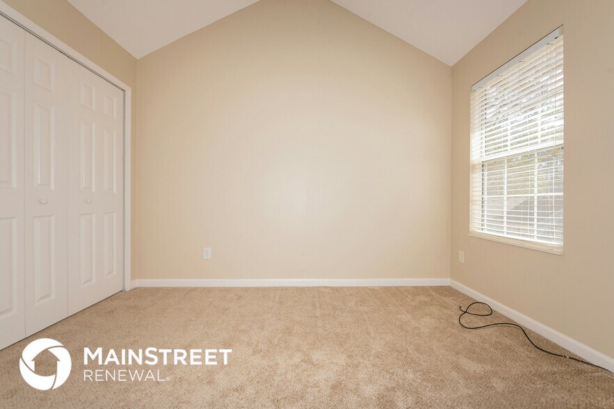 Building Photo - 473 Hillandale Park Dr