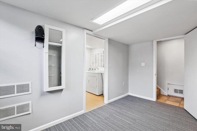 Building Photo - 6154 Beachway Dr