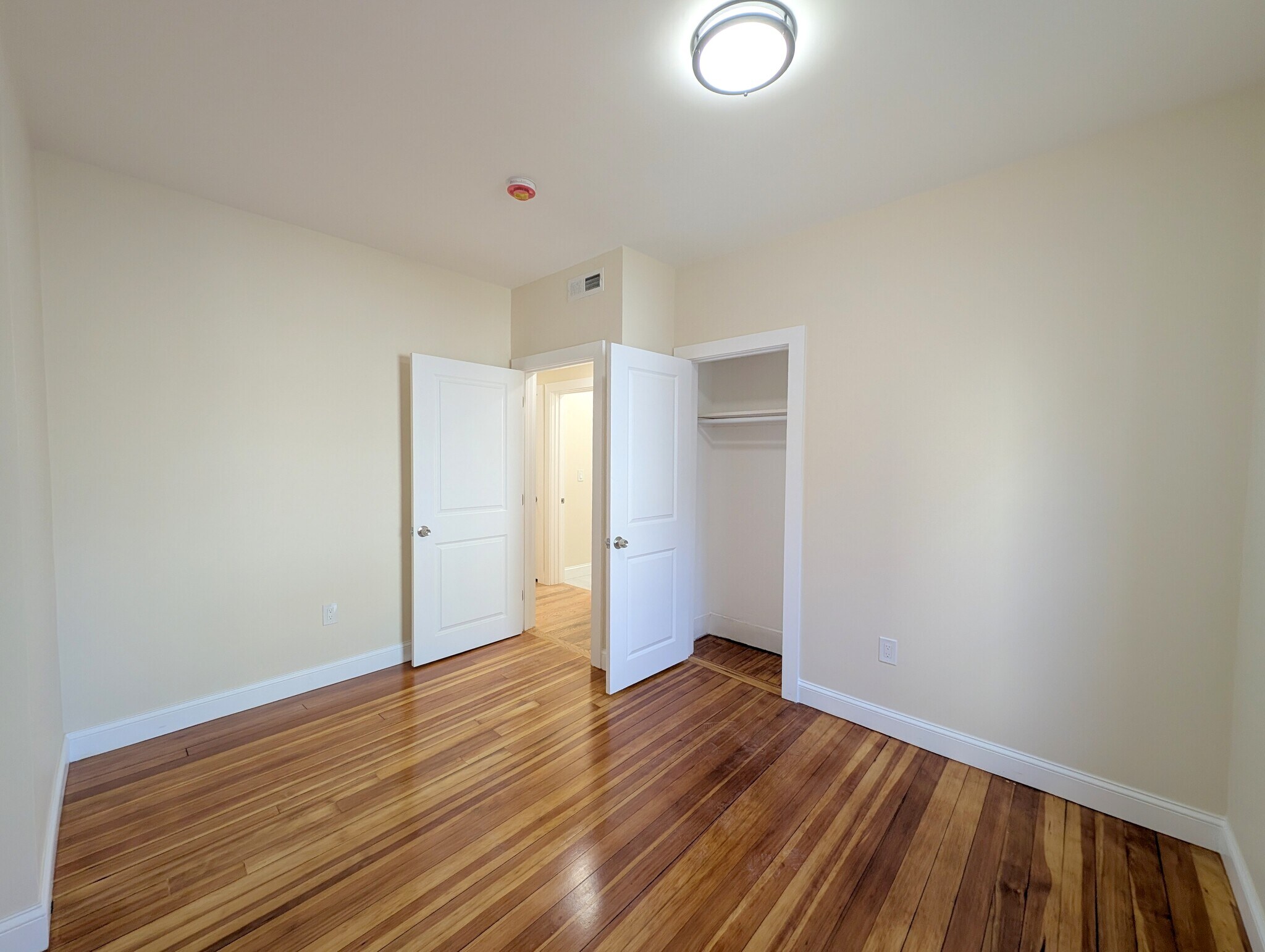 Building Photo - 5 Lowell Cir