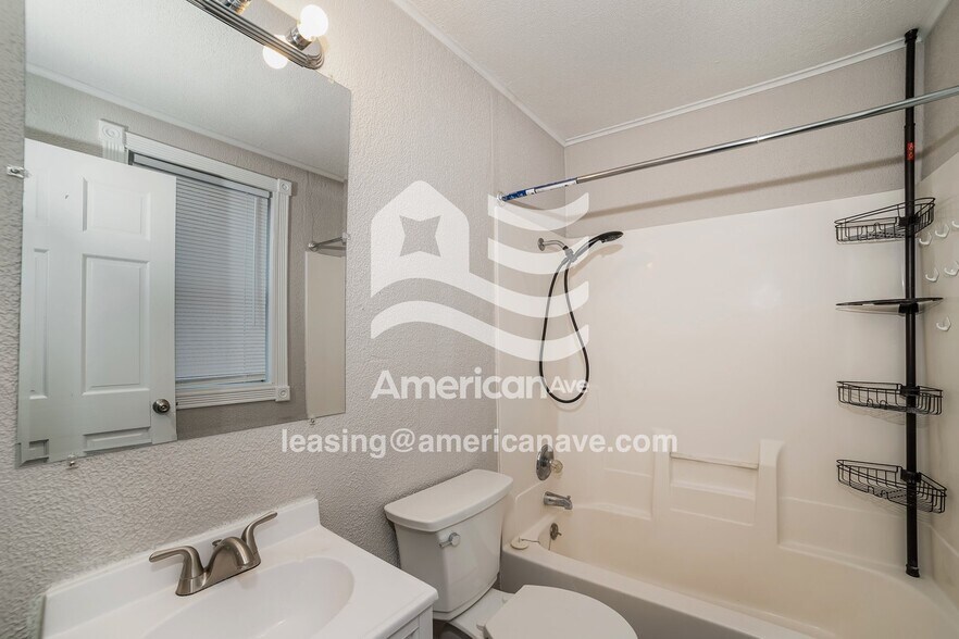 Building Photo - 500 Scenic Park Dr