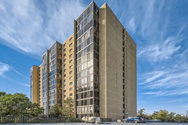 Building Photo - Completely Updated 2 Bedroom 2 Bathroom Condo Available NOW! Garage Parking Included!