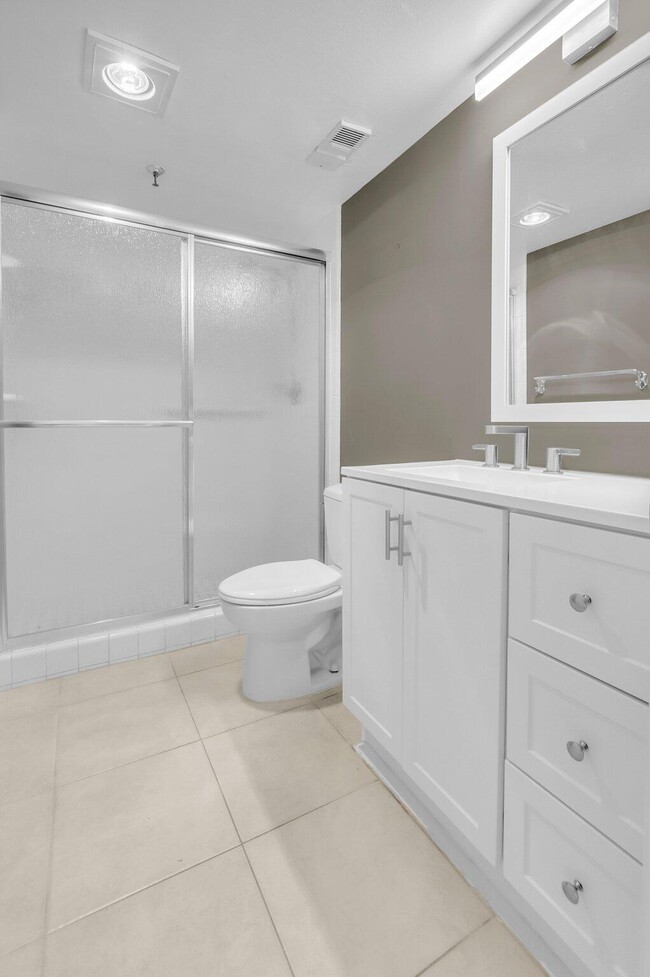 Building Photo - 6895 Willow Wood Dr