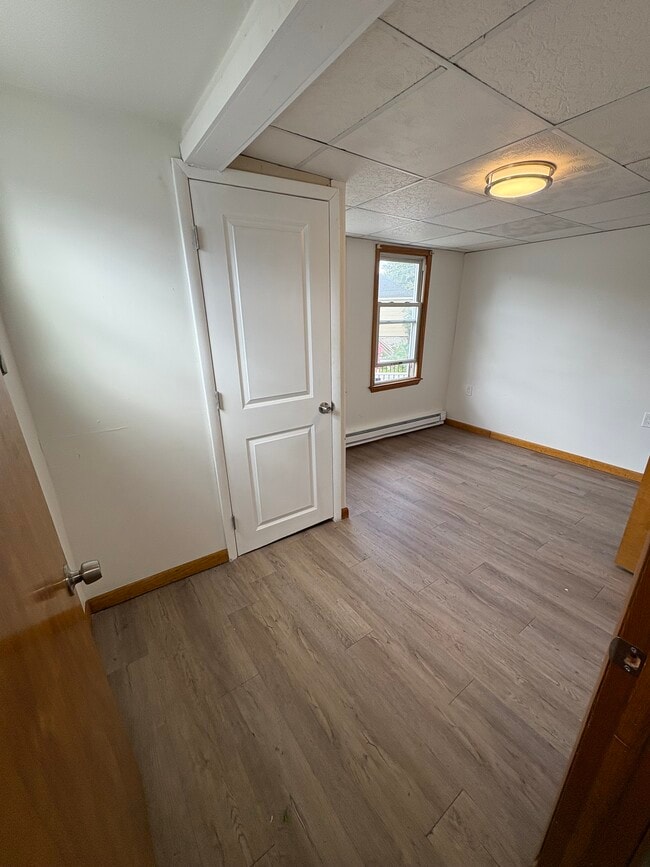 Building Photo - 104 E Breaker St