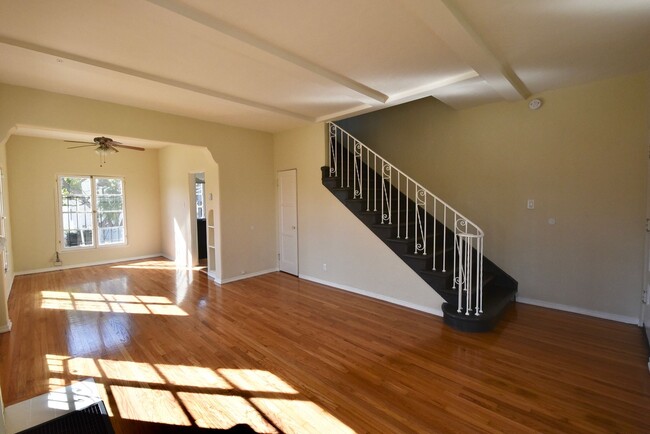 Building Photo - 1417 S Crescent Heights Blvd