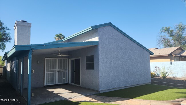 Building Photo - 1433 E Kerry Ln