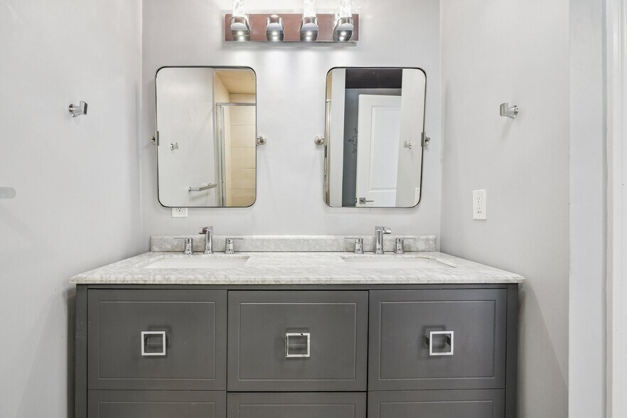 Building Photo - 77 Byron St