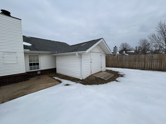 Building Photo - 2312 W Birch St