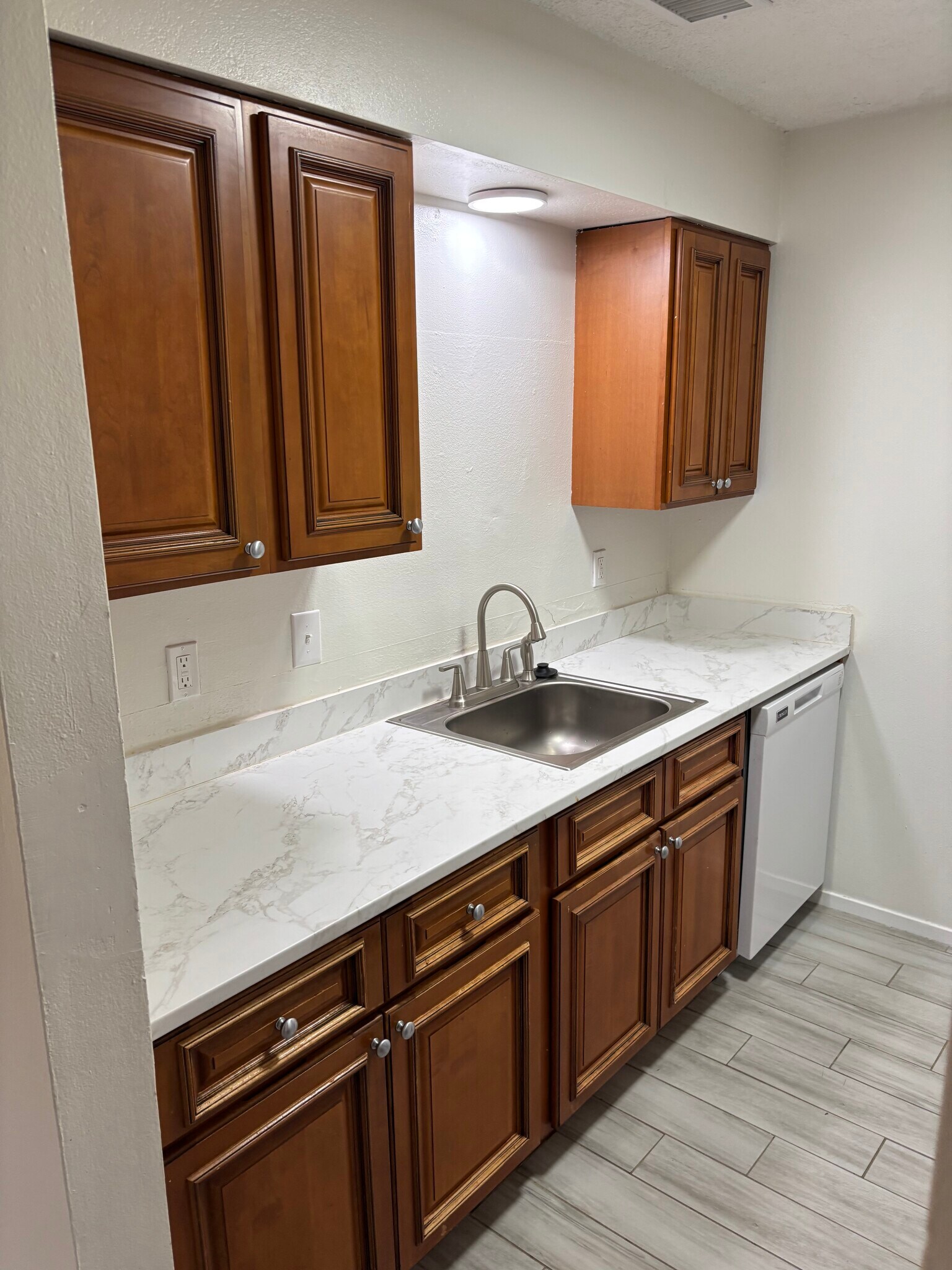 Building Photo - 390 Guzzardo Ln