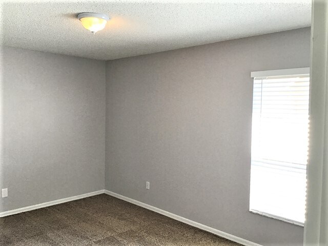 Building Photo - 805 Topaz Dr