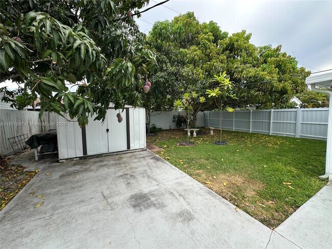 Building Photo - 15640 SW 102nd Pl