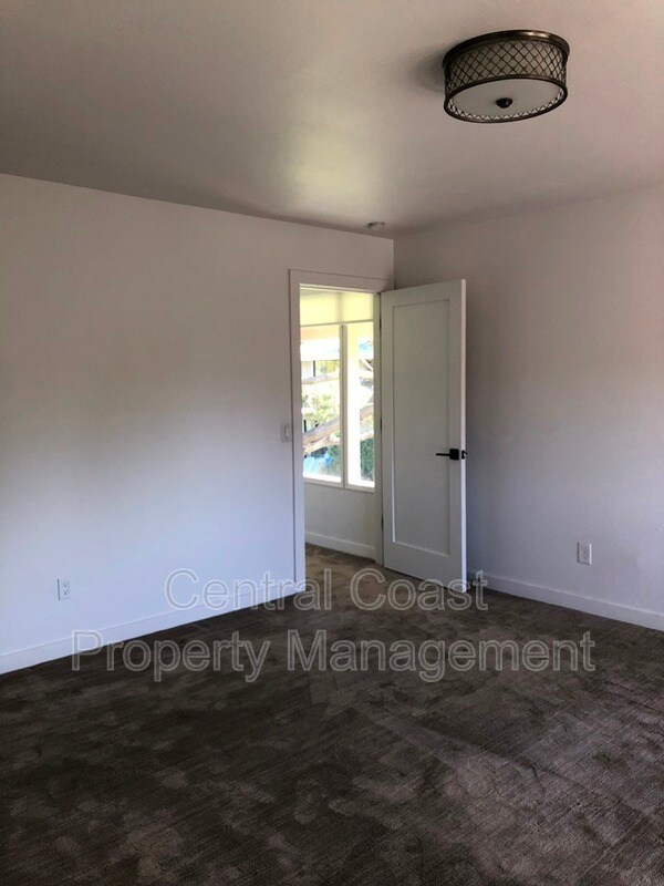 Building Photo - 3850 Rio Rd