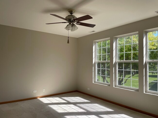 Building Photo - 1531 Millbrook Dr