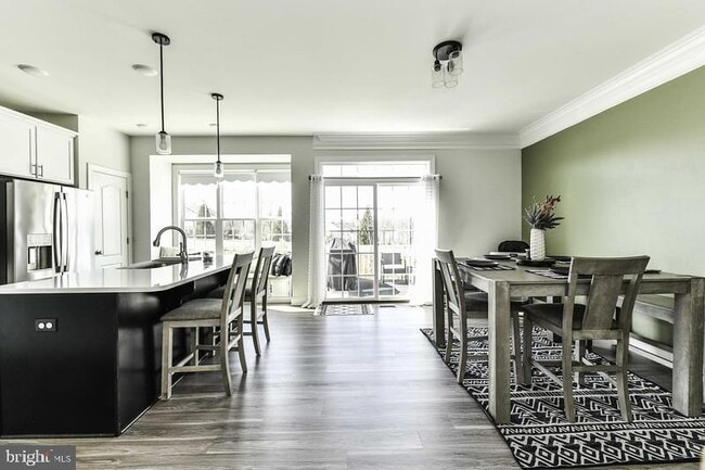 Building Photo - 15390 Ballerina Lp
