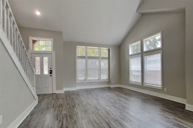 Building Photo - 3327 Colonel Ct Dr