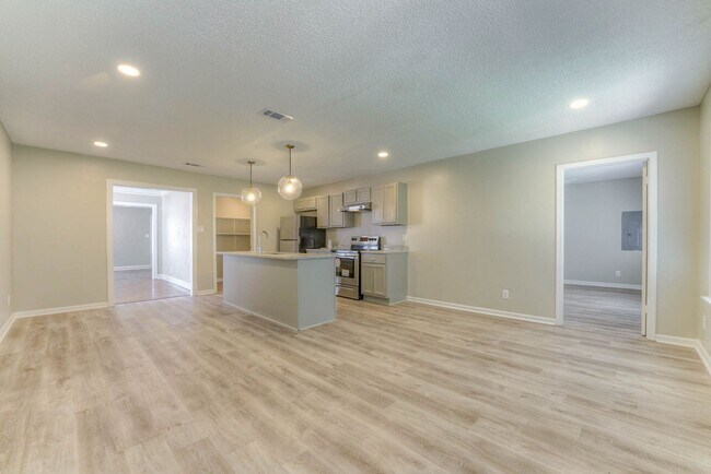 Building Photo - Gorgeous renovation!