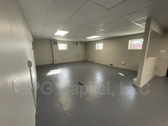 Building Photo - 477 High St