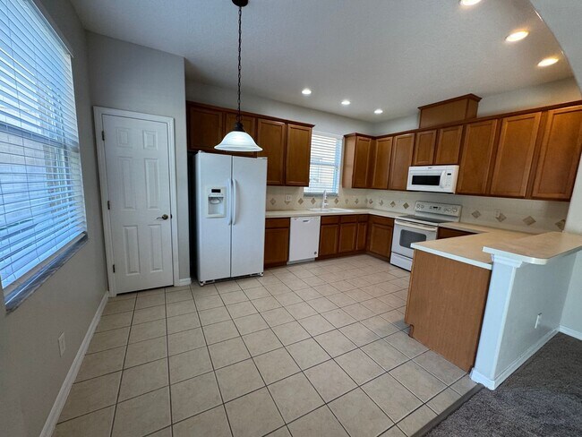 Building Photo - Waterford Trails: 5 Bedroom+ loft, 3 Bath, 2 Car Garage.