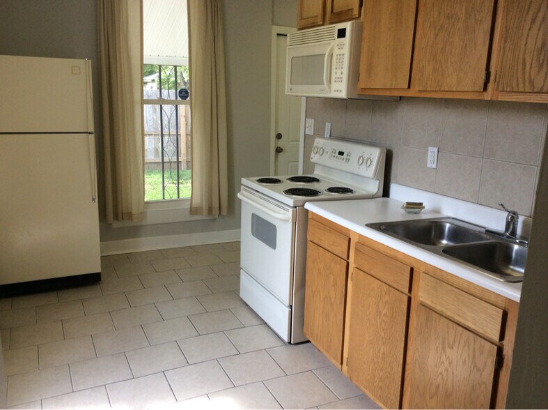 Building Photo - 211 Burns Ave