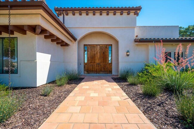 Building Photo - 6750 Golden Pheasant Ln