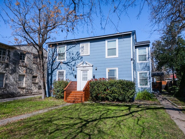 Primary Photo - Jefferson Terrace Duplex for Lease