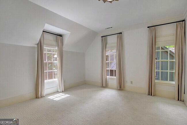 Building Photo - 9043 Selborne Ln