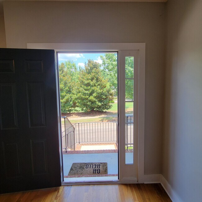 Building Photo - 1111 Surrey Ln