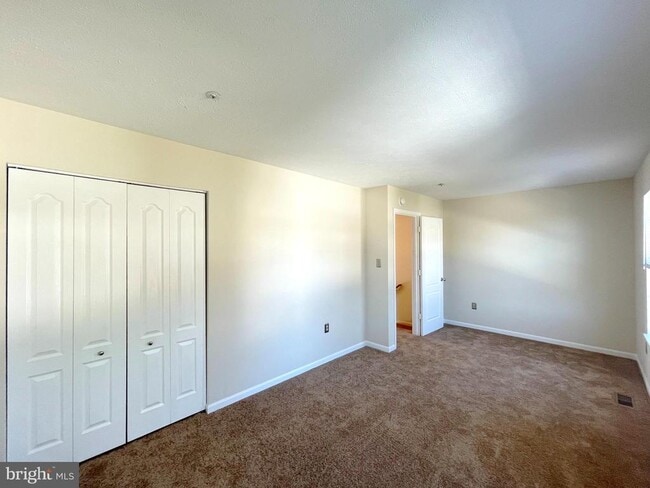 Building Photo - 45288 Rumsford Ln