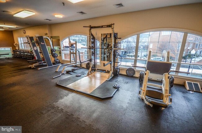 Building Photo - 4950 Brenman Park Dr