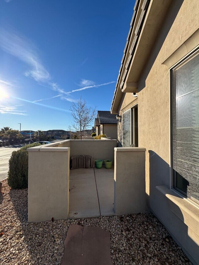 Building Photo - Beautiful 3 Bedroom Home - Casitas at Sienna Hills