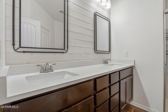 Building Photo - 14804 John McNeely Ave