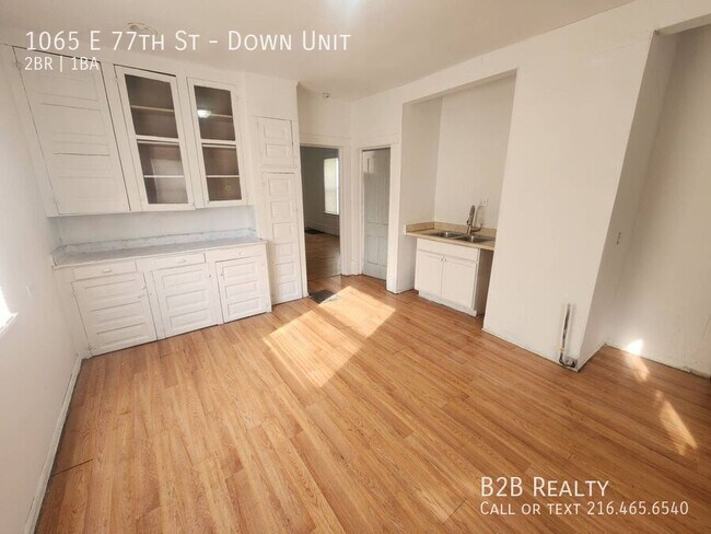 Building Photo - 1065 E 77th St