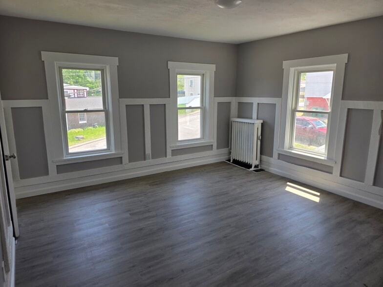 Building Photo - 216 Kimball St