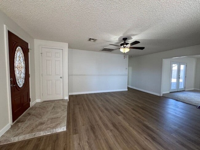 Building Photo - 4BR plus Bonus Room, 4 BA incls  Fully Furnished Casita, Garage, Colorado River!!