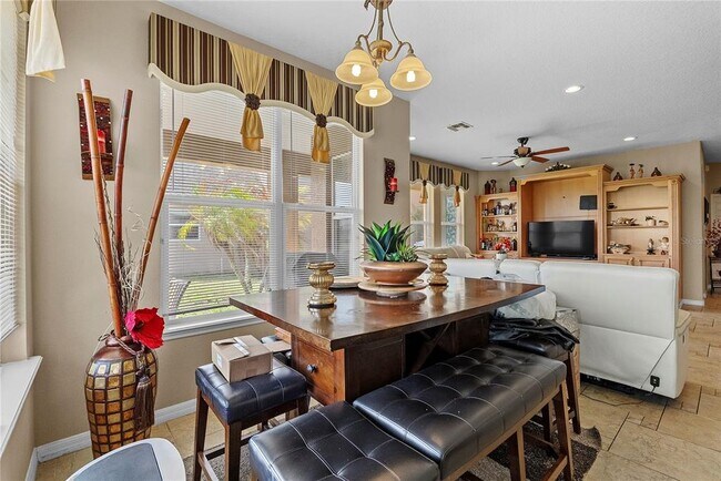 Building Photo - 1352 Oakcrest Ct