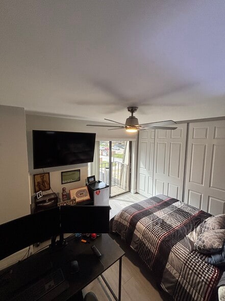 Building Photo - 1017 10th Way