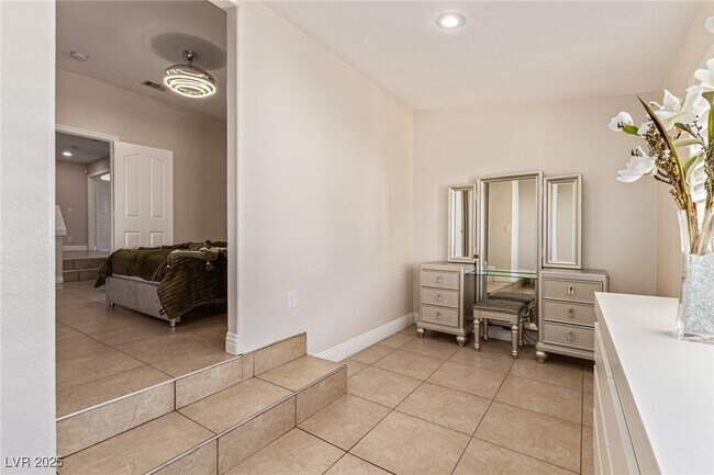 Building Photo - 9523 Coral Bell Ct