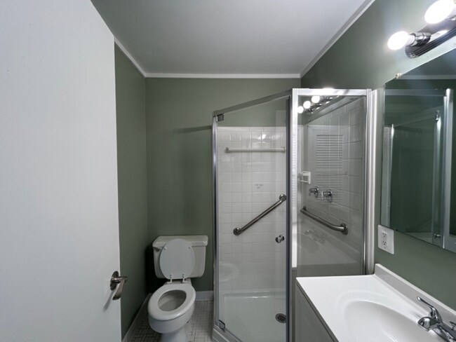 Building Photo - 2 Bedroom 2 Bathroom Condo