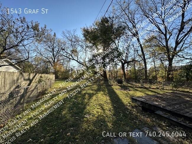 Building Photo - 1543 Graf St