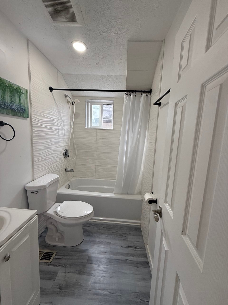 Building Photo - 1822 E Pacific Ave