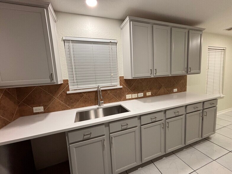 Building Photo - 9006 Wildbird Ln
